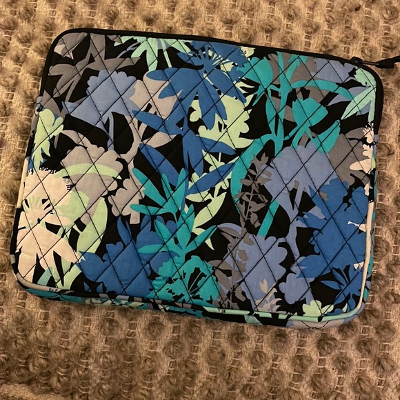 Vera Bradley iPad Quilted Case - Picture 1 of 4